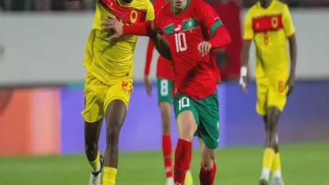 《拜仁内部紧急寻良将！格雷茨卡离队在即，德甲霸主赛季决战力挽狂澜》